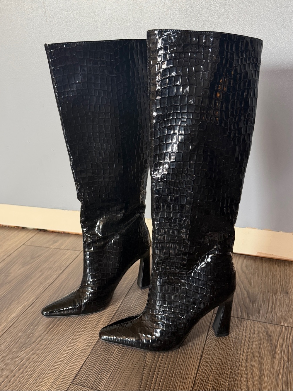 Forever 21 Women’s High Heel Knee Boots in Black Croc-Embossed Faux Leather
